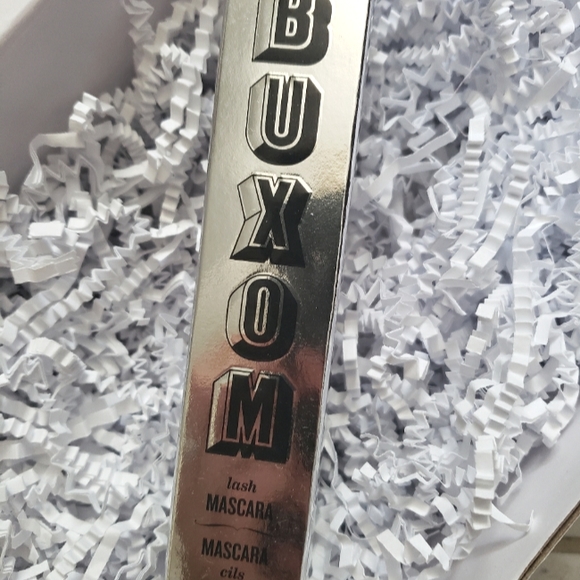 Buxom Lash mascara - Picture 1 of 3